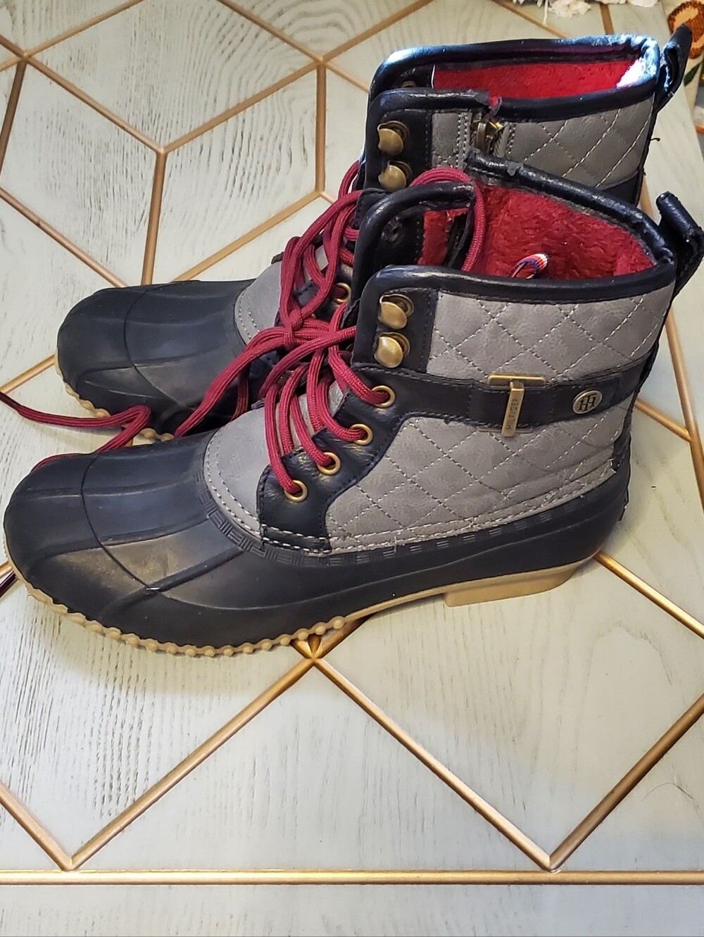 Tommy Hilfiger Gray And Black Rubber Leather Sole Duck Boots. Size 8M.